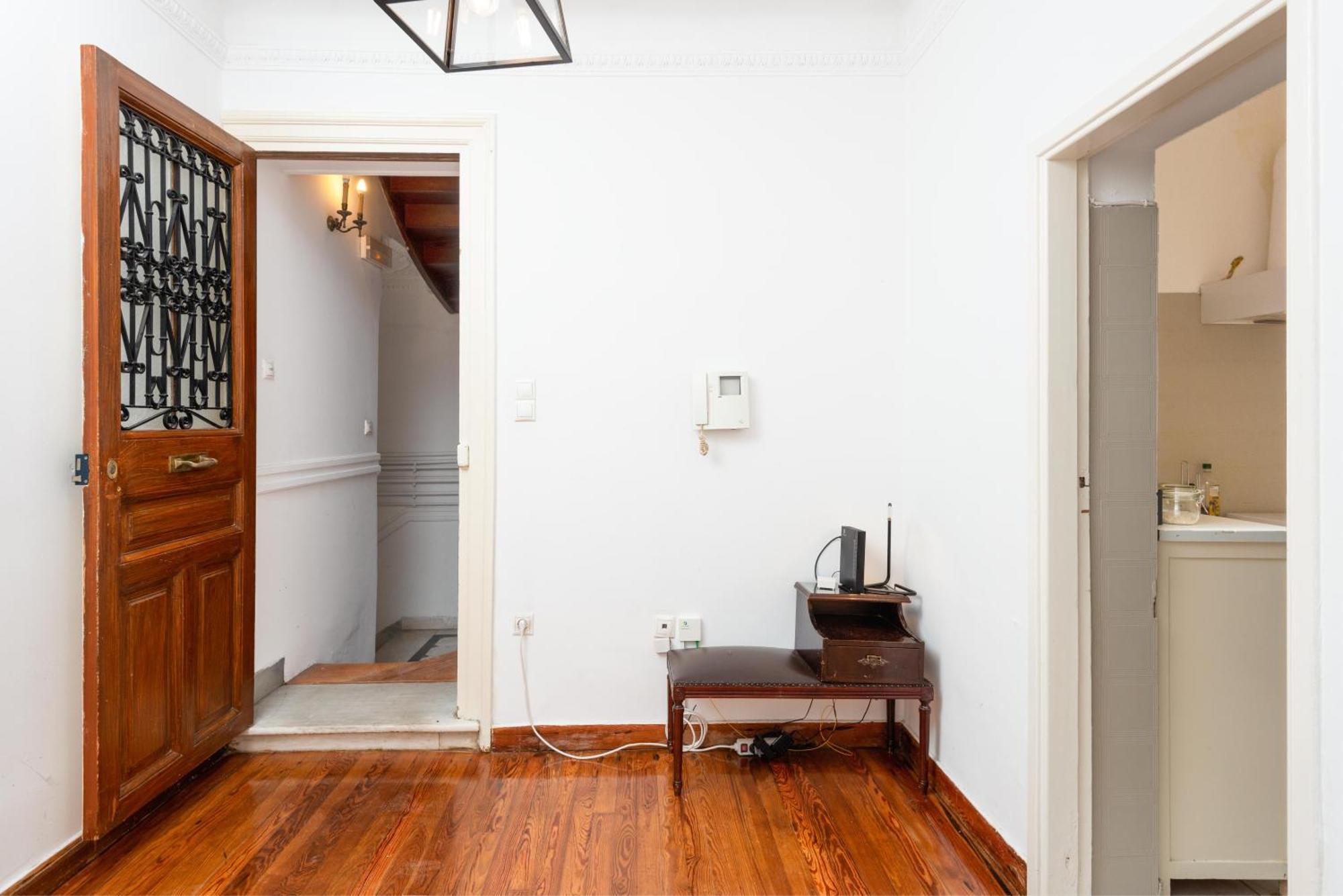 Apartment Beautiful Neo-classic In Exarchia Athens